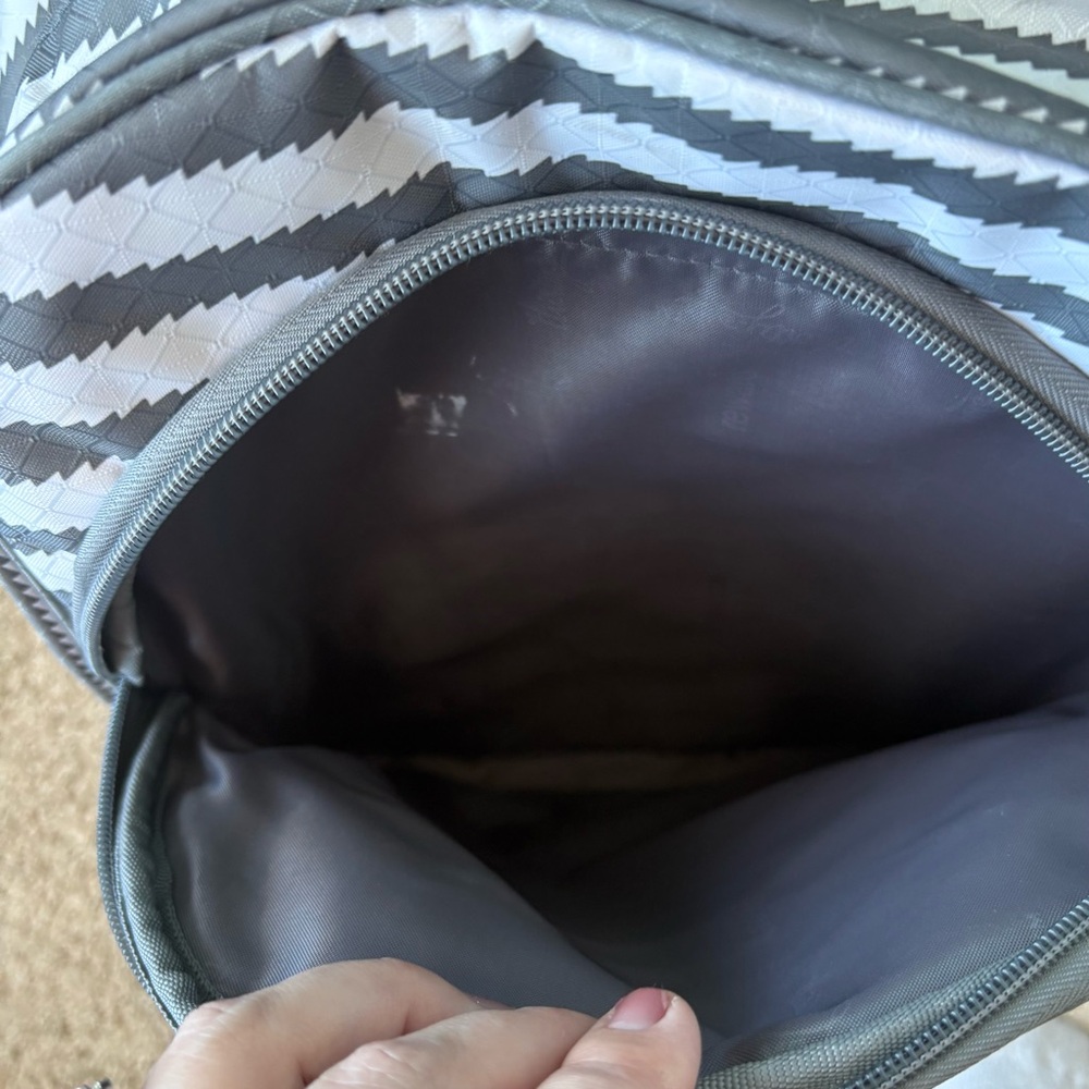 Thirty One Hostess Exclusive Grey Wave Patter Backpack - Picture 5 of 7